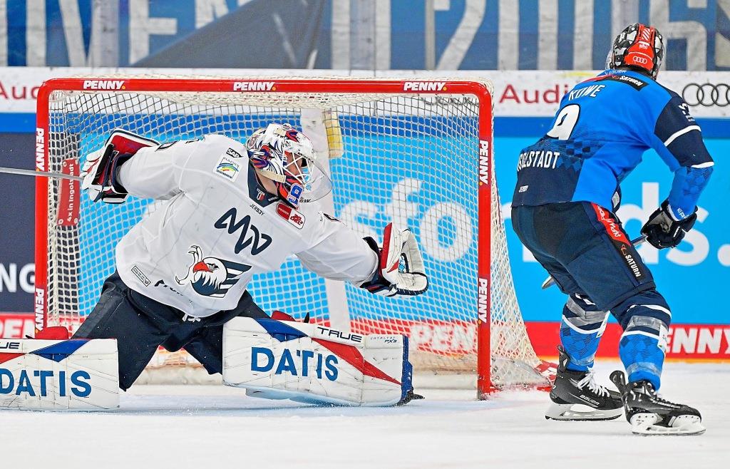 Bild zu Nur ein Punkt: ERC Ingolstadt verliert 2:3 nach Penaltyschießen gegen Adler Mannheim