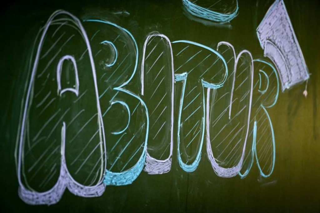  Abiturprüfungen in Bayern beginnen Bildidee 